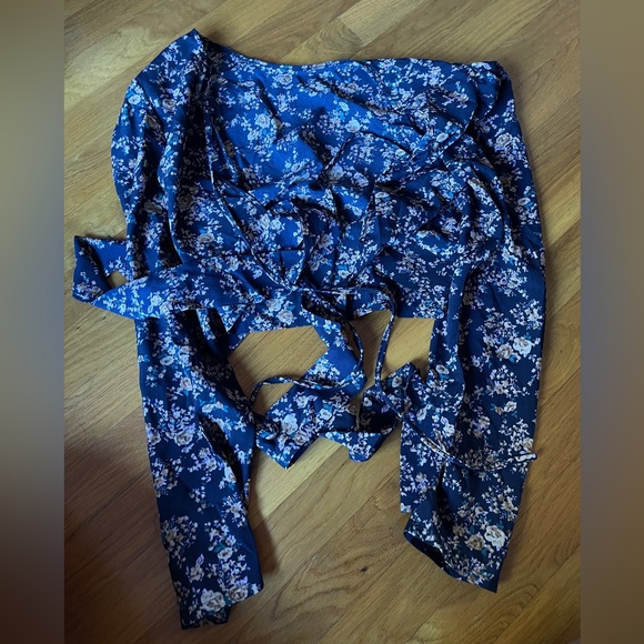 SHEIN Backless Floral Top - Picture 3 of 5